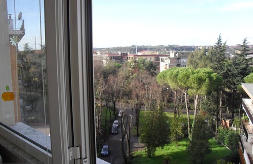EUR Apartment | "CASA BELLA" Center 10min BY subway. WiFi INCLUDED! 350m from METRO! BEST RENT