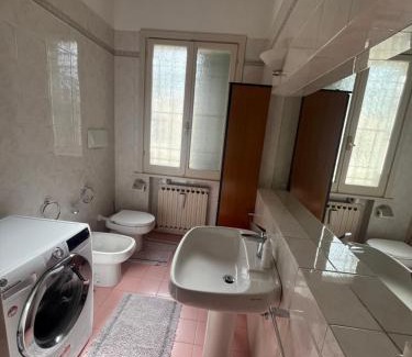 Magreta Apartment | Casa Bianca con giardino a Magreta di Formigine
