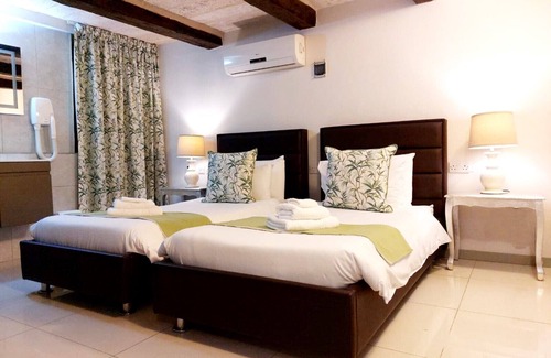 Cospicua Hotel | Casa Birmula