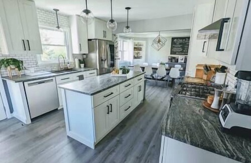 Columbia Heights House | Casa Blanca: Family Friendly, Outdoor Spa