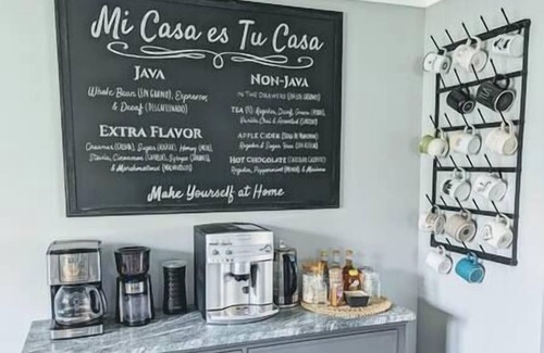 Columbia Heights House | Casa Blanca: Family Friendly, Outdoor Spa