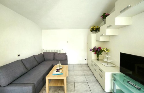 Lesa Villa | Casa Blanca