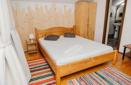 Baia de Fier House | Casa BOBO