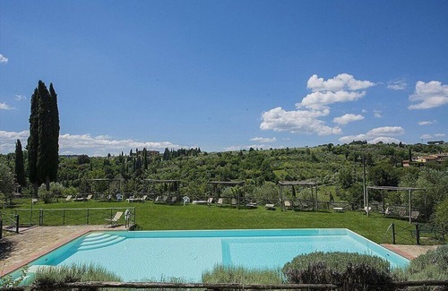 Grassina House | Casa Bonannia D: A bright one-story apartment in the characteristic style of the Tuscan countryside.
