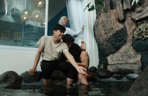 Depok House | Casa Bonita: Stylish, Affordable Home & Mini Pool