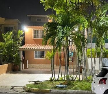 Lecherías House | Casa Bote Con Vista a Los Canales De Lechería 4Hab
