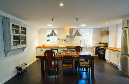 Viavelez House | Casa Boutique en Puerto Pesquero de Asturias