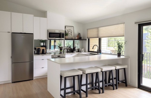 Edmonton Apartment | Casa Bramble Luxury 2Bed Suite near UofA Hospital
