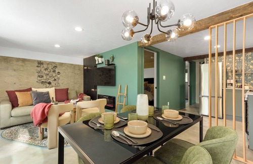 Carson House | Casa Bruna creekside home in the heart of the Gorge
