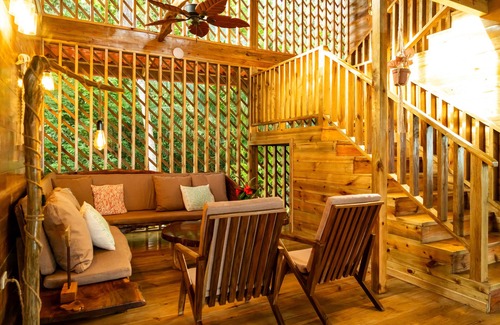 Isla Bastimentos Hotel | Casa Cayuco Eco-Adventure Lodge