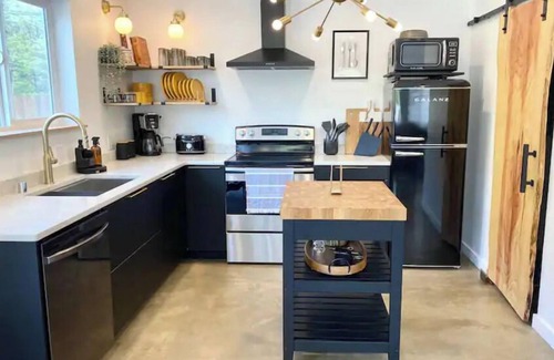 Stevenson House | Casa Chihuahua- Modern Luxe 2b/1b home