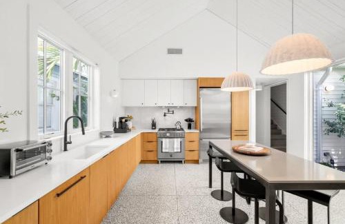 Historic Ybor House | Casa Cohiba - Ybor City Townhouse