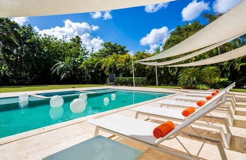 Los Lagos Villa | Casa Colibrí by Luxe Haus™ - Pool, Golf Carts, Staff, Transfers & Resort Access