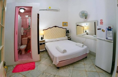 Centro Havana House | Casa Colonial Abogados Leonardo y Angela