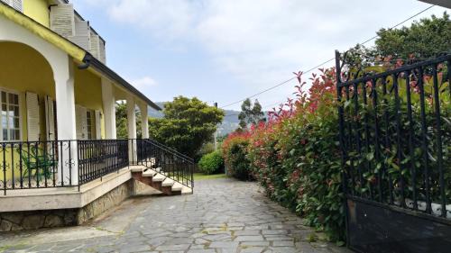 Fene House | Casa con jardín en la playa de Almieiras