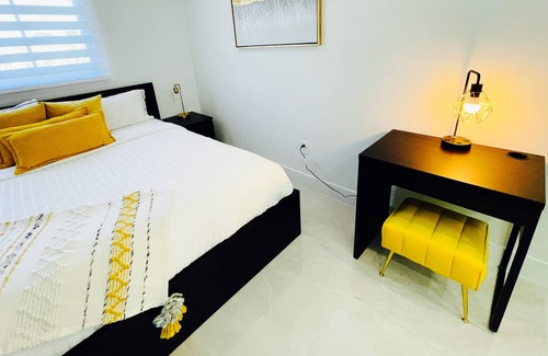 Olympia Heights House | Casa con Piscina Climatizada, Cancha de Baloncesto