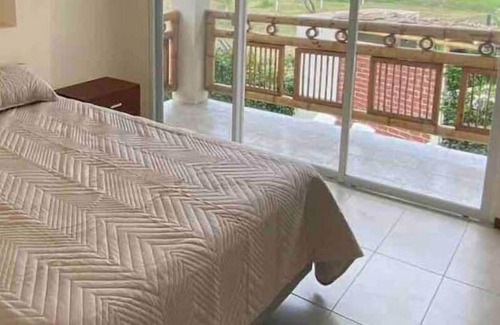 Las Tunas House | Casa con Piscina en la Playa de Ayampe