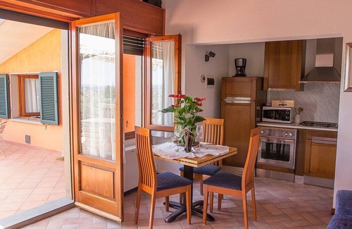Massa e Cozzile House | Casa Concerto C: A graceful apartment, with Free WI-FI.