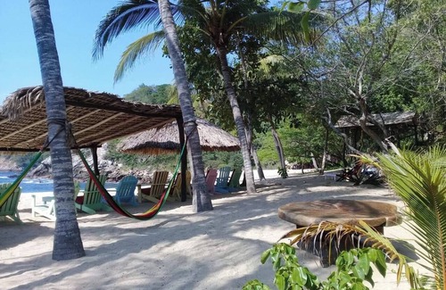 Arroyo Cruz House | Casa Contrada: Secluded Beach House in Oaxaca with Private Beach