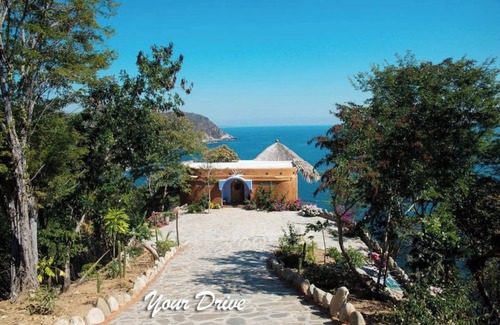 Arroyo Cruz House | Casa Contrada: Secluded Beach House in Oaxaca with Private Beach