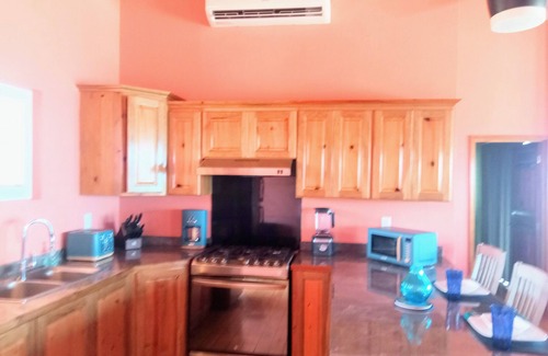 Isla de Utila House | Casa Corazon - Striking Beach Home