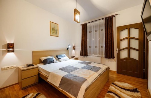 Three Oaks Apartment | Casa cu Turn