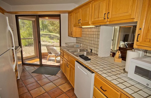 Moffat House | Casa Cumbres: Creek, Hiking Trails & Pet Friendly