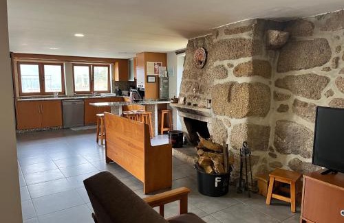 Cova House | Casa da Lage - Piscina Sazonal - Vistas rio - Gerês