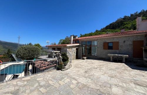 Cova House | Casa da Lage - Piscina Sazonal - Vistas rio - Gerês