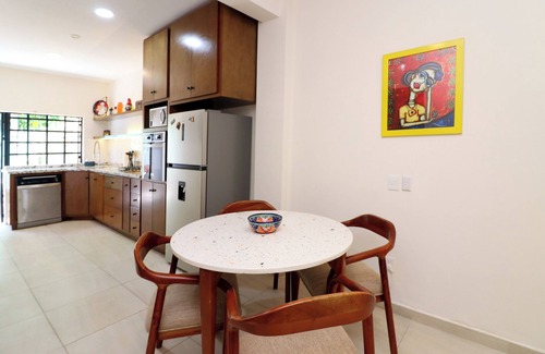 Zona Dorada Bed & Breakfast | Casa Dahlia