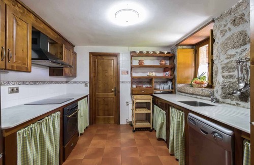 A Airoa House | CASA DAS XACIAS STONE HOUSE IN RIBEIRA SACRA