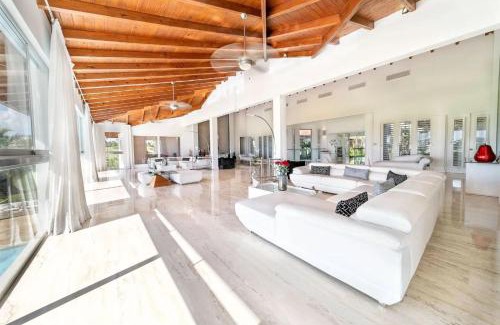 Las Lomas Villa | Casa de Campo Elegance - 8-Bedroom Golf View Villa