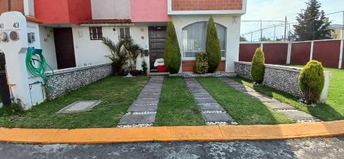 Toluca House | Casa de descanso en privada, jardín, alexa,asador y mascota