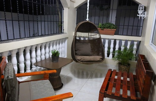 Mendoza House | Casa de dos niveles de concepto abierto en Santo Domingo Este. .