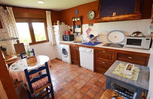 Navarredonda de Gredos Cottage | Casa del Altozano for 6 people