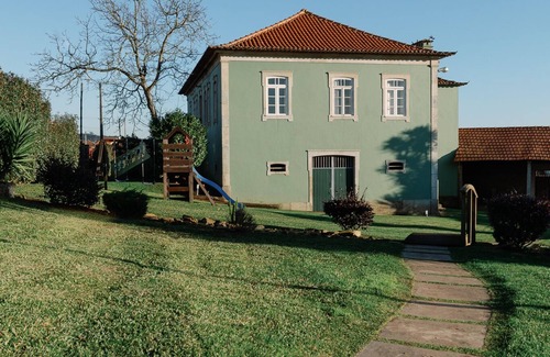 Rates House | Casa de Férias no Meio da Natureza - Espaço Perfeito Para Relaxar ou se Divertir
