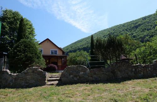 Bratca House | Casa de langa cris din Bulz
