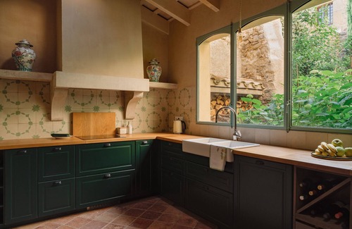 Cruilles Cottage | Casa de Piedra con Jardín y Vistas en Cruilles