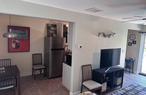 St. Petersburg - Clearwater Cottage | Casa de Roble Guest Suite Saltwater Pool