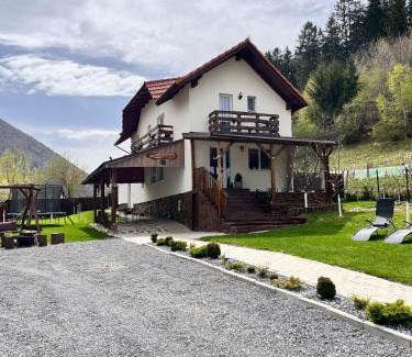 Zarnesti House | Casa de sub Horă