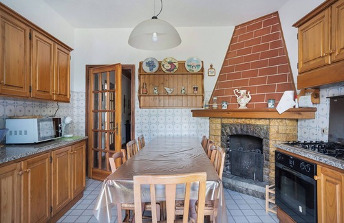 Luni Villa | 'Casa degli Zii Appartamento Letizia' with Garden & Wi-Fi