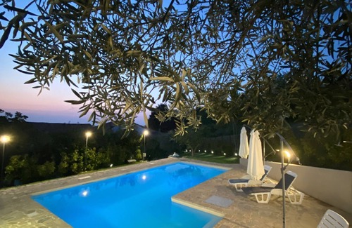Borgomale House | "CASA DEL CANTA" FREE WI-FI, FREE PARKING.