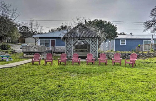 Clifton House | Casa del Lago! Lakefront Retreat with Semi-Private Cove, Deck, and Firepit - Ideal for R&R!