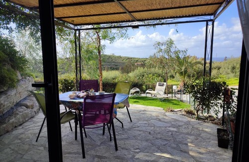 Rodi Milici House | Casa del Poggio Barone Bouganvillea