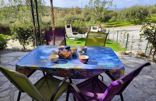 Rodi Milici House | Casa del Poggio Barone Bouganvillea