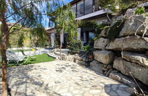 Rodi Milici House | Casa del Poggio Barone Bouganvillea