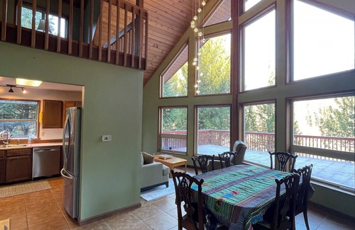 Concrete House | Casa del Rio-private home on Skagit river-North Cascade NationalPark-Diablo lake