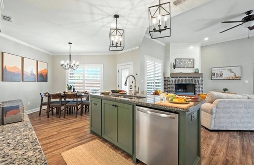 Abilene House | Casa Del Sol | Modern Sanctuary in Abilene