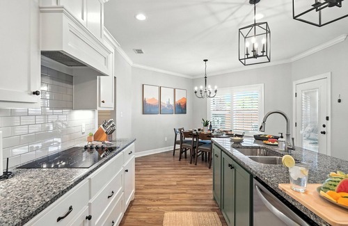 Abilene House | Casa Del Sol | Modern Sanctuary in Abilene