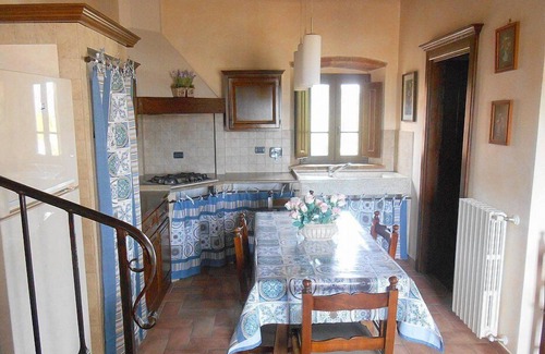 Fighille House | Casa delle Mammole A: A characteristic and welcoming two-story apartment that is part of an ancient country house surrounded by the greenery, with Free WI-FI.